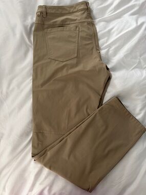 Men’s Lululemon ABC pants in dark
Khaki
EUC
36x32